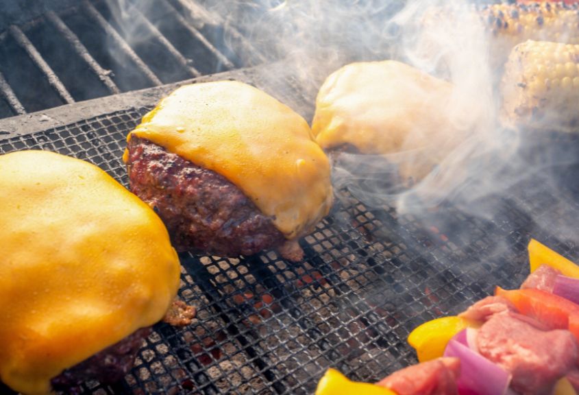 高油高盐饮食危害大，脂肪“游泳圈”肚上“挂”