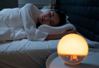 长期上夜班欠下的“睡眠债”，该怎么还？