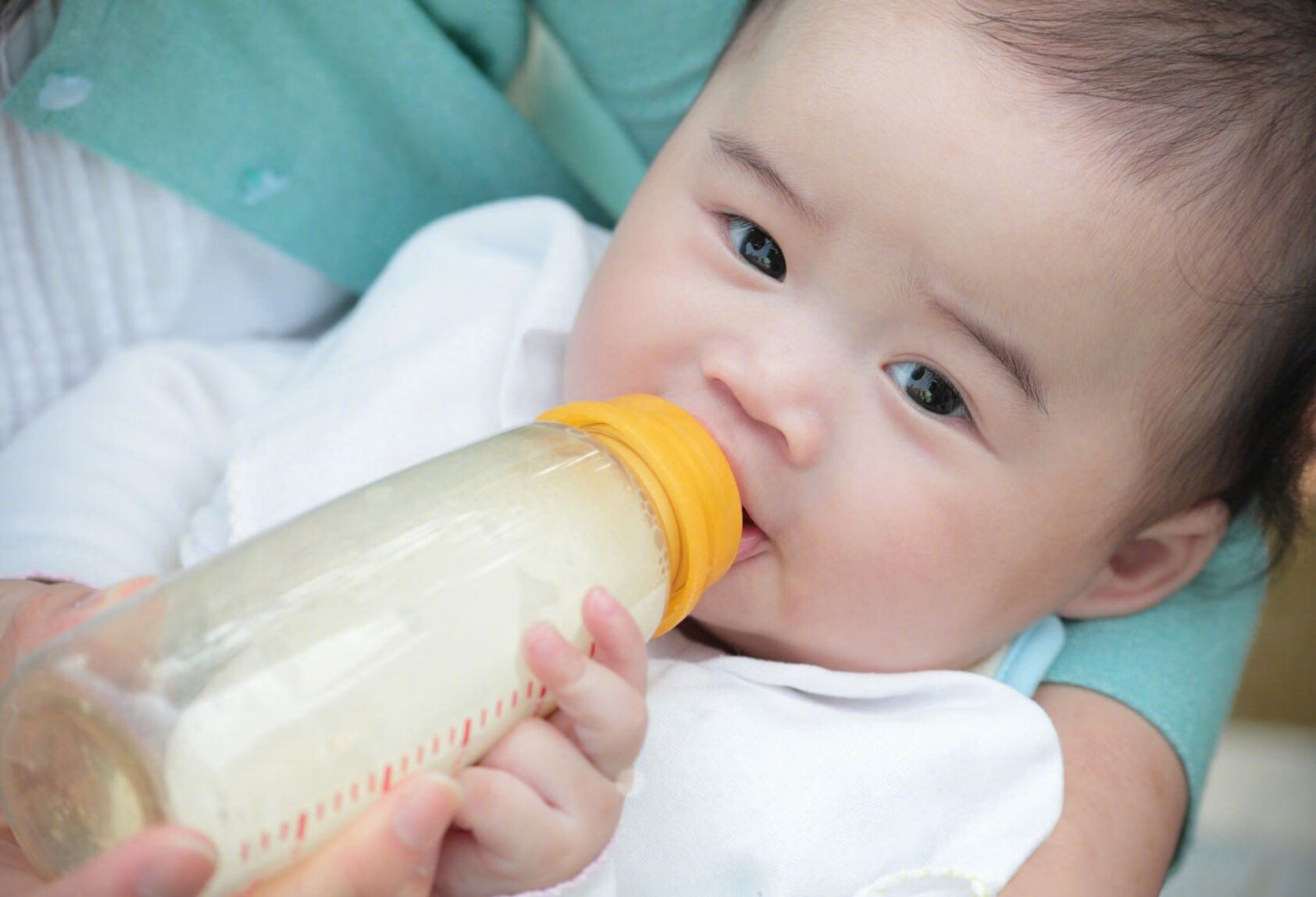 婴儿特医食产品可以和母乳混合使用吗？